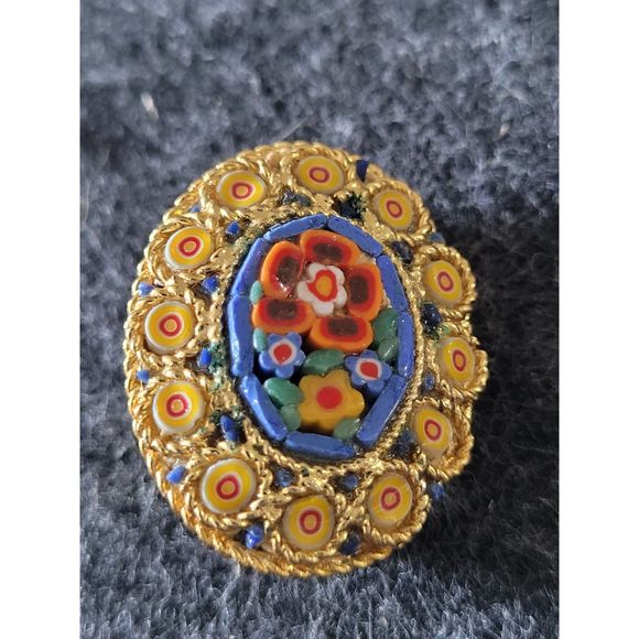 1950's ITALY Mini Mosaic millefiori Oval Red Flower Pin - Picture 1 of 4